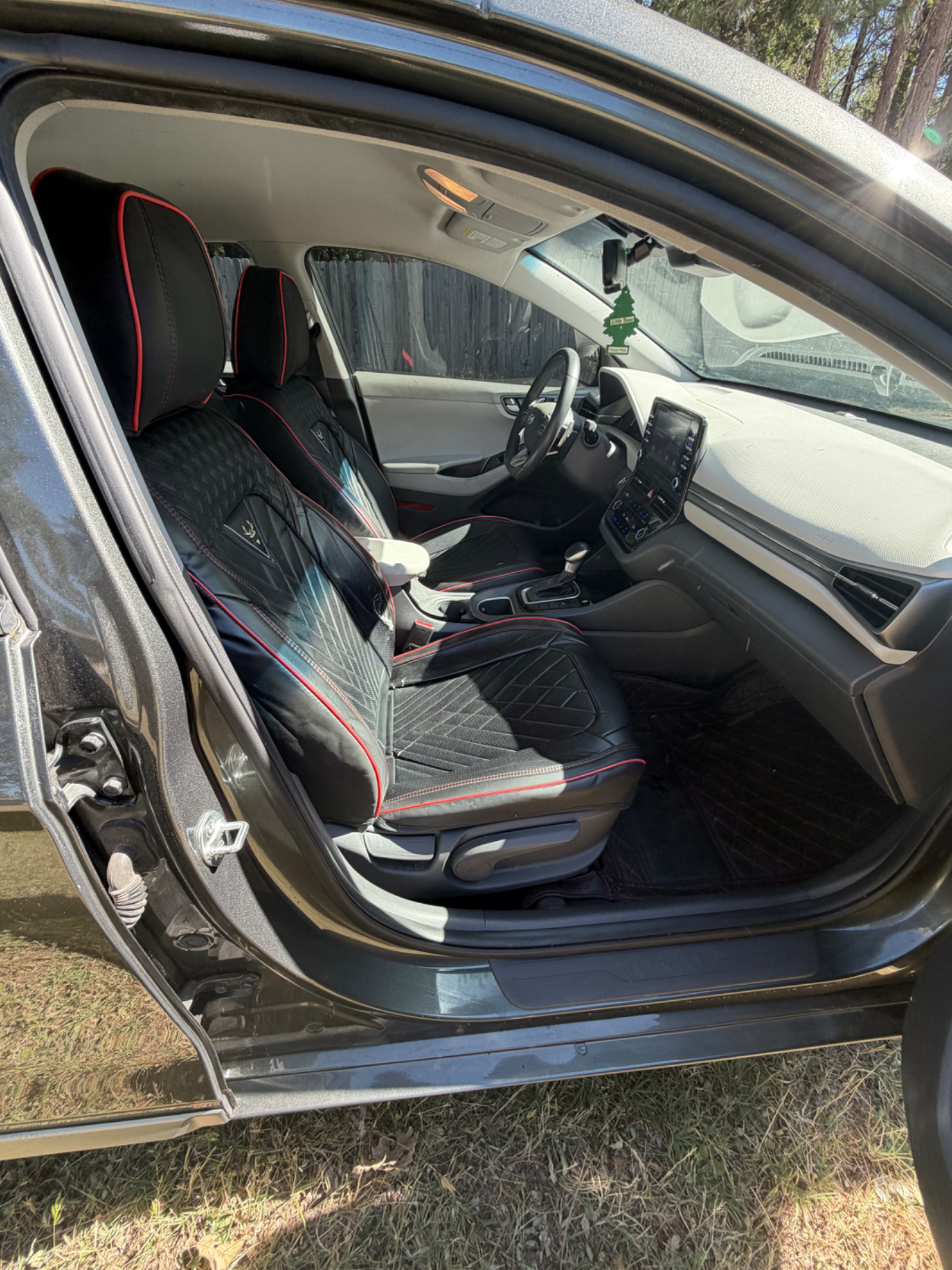 2020 Hyundia Ioniq photo 12