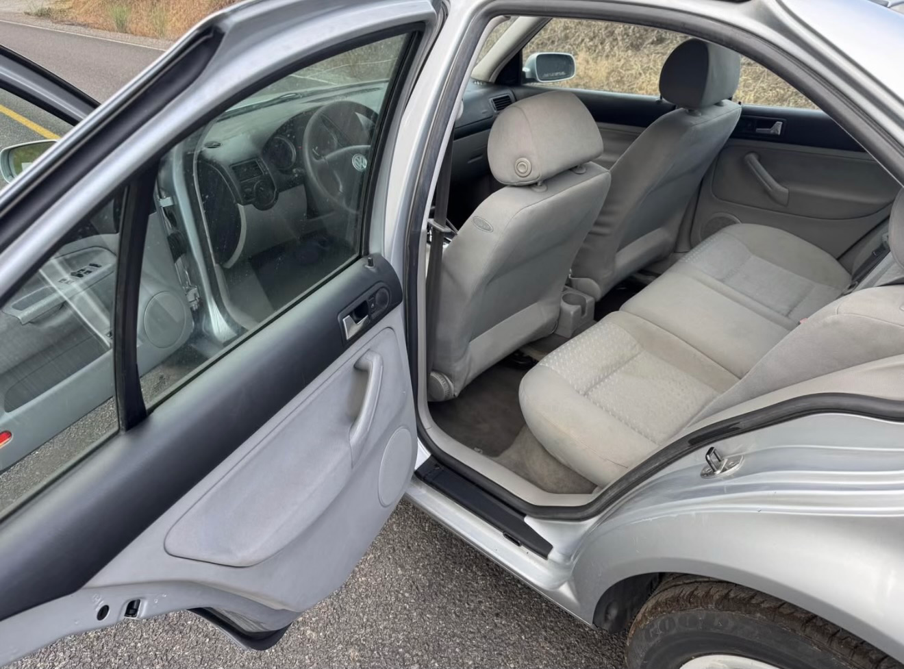 2005 VOLKSWAGEN Jetta photo 10