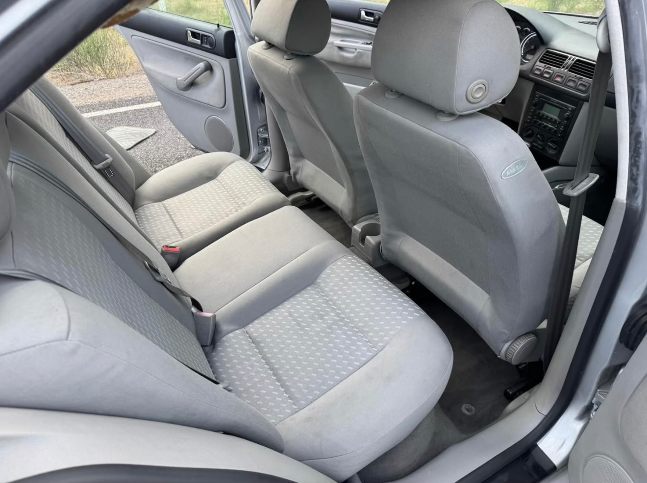 2005 VOLKSWAGEN Jetta photo 11