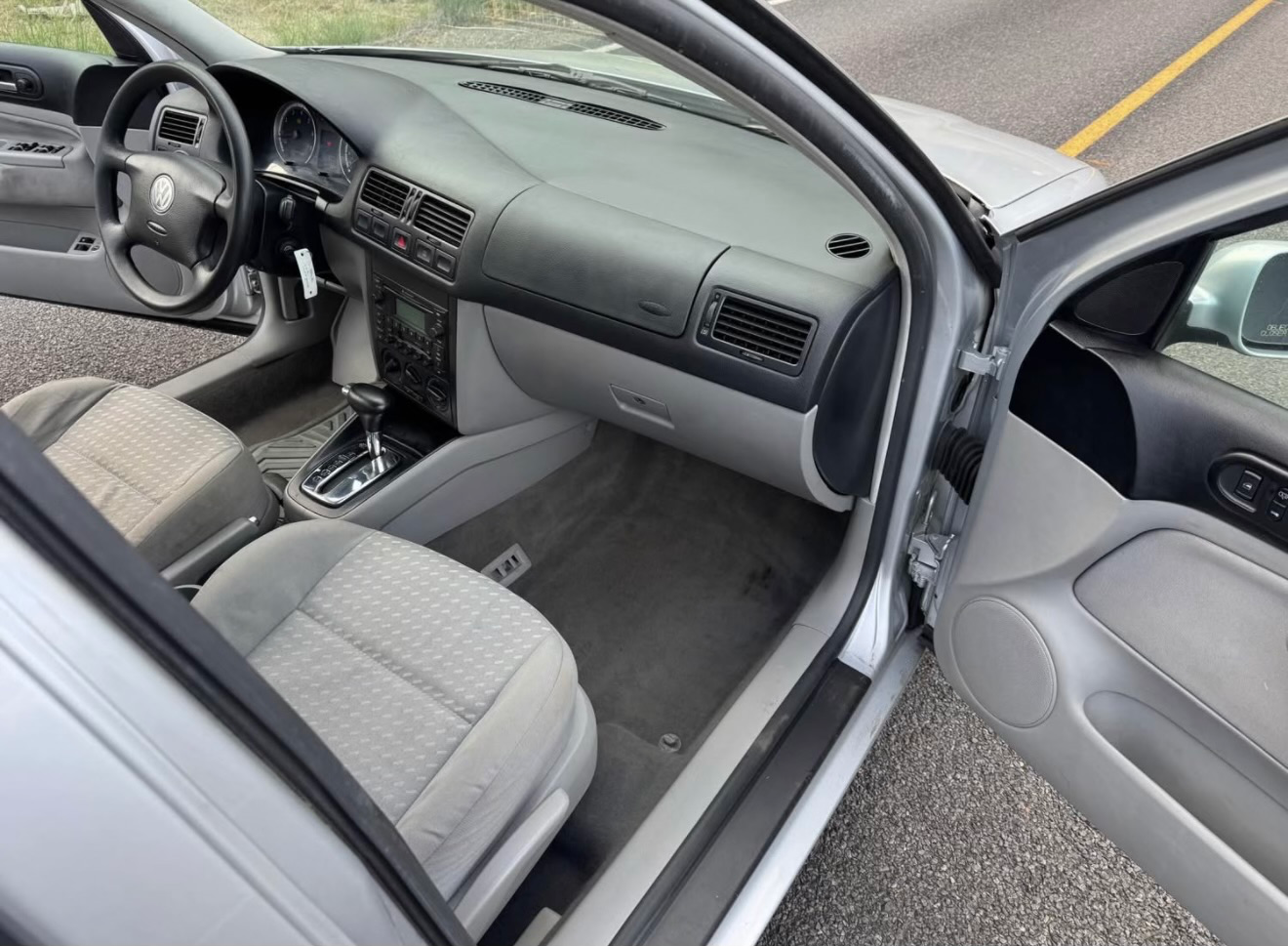 2005 VOLKSWAGEN Jetta photo 12