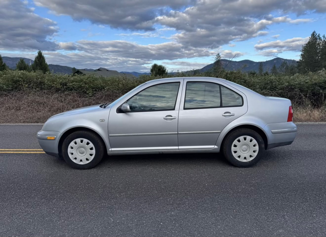 2005 VOLKSWAGEN Jetta photo 2