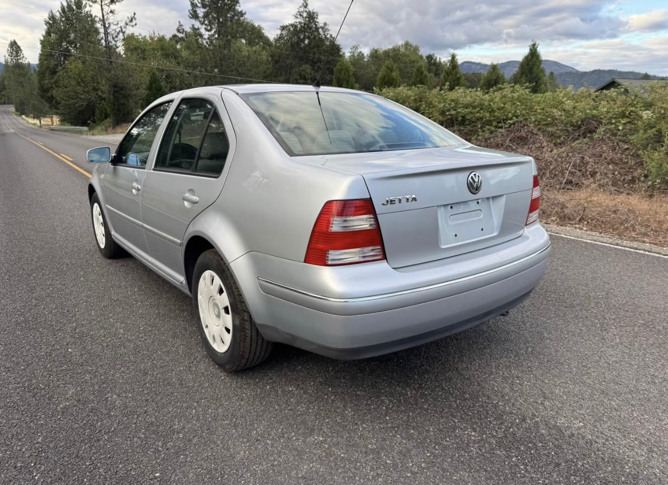 2005 VOLKSWAGEN Jetta photo 3